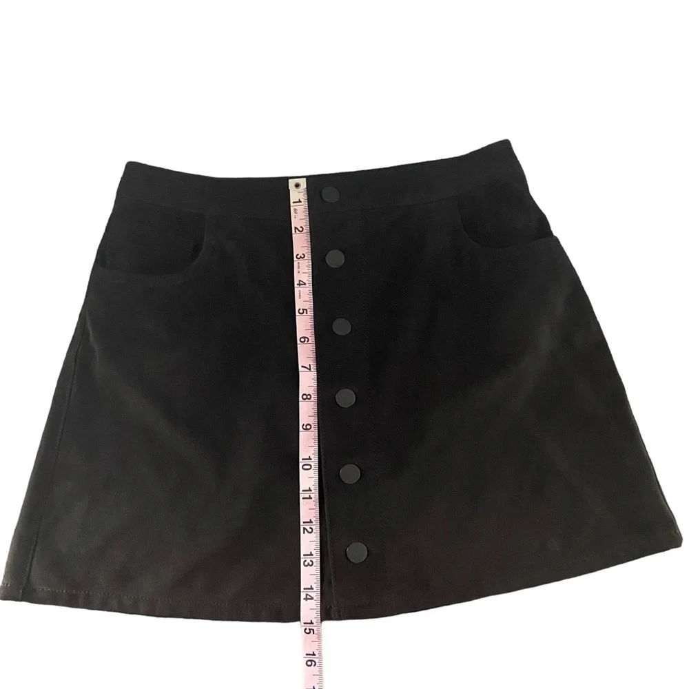 Express Women's Faux Suede Mini Skirt Black Button Front A-Line Size 2 - Picture 3 of 8